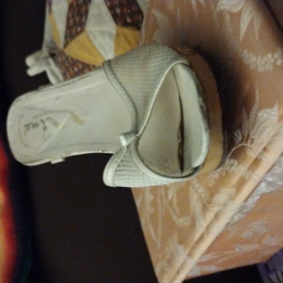 High heel shoes - Picture 2 of 2